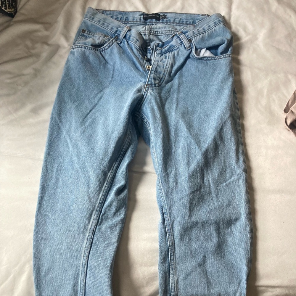 Light washed straight leg jeans, with curved button look